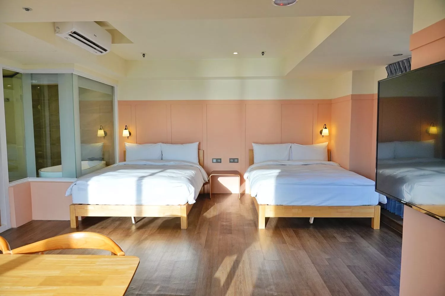 【葉綠宿 川閱】台中中區住宿，日系房型附設浴缸，高樓層城市景觀好停車! @混血珊莎的奇幻旅程