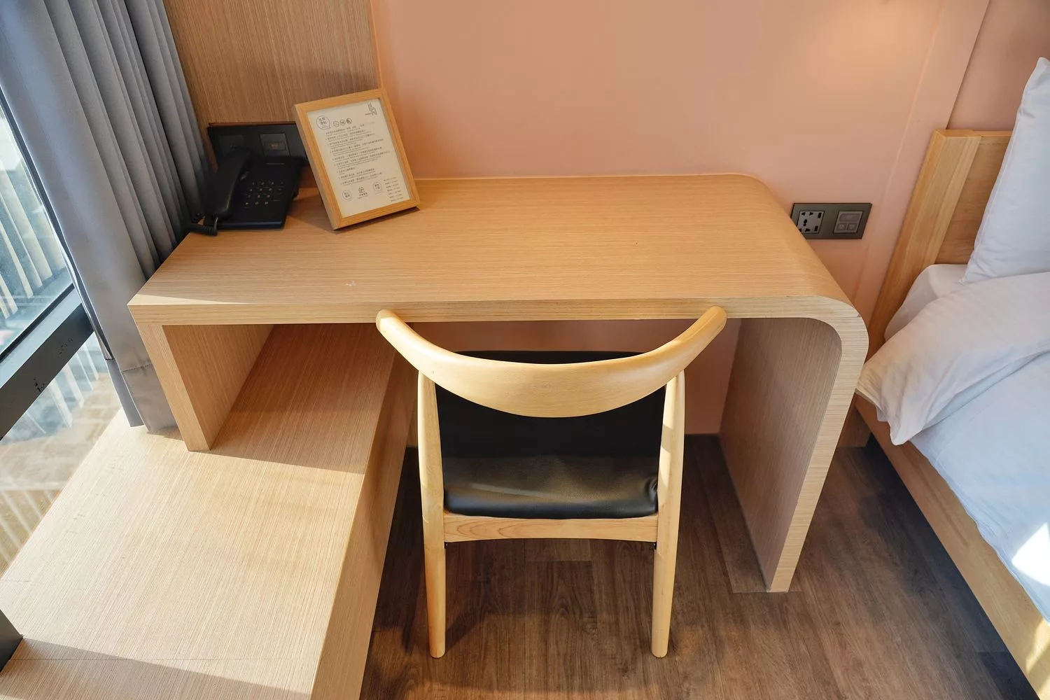 【葉綠宿 川閱】台中中區住宿，日系房型附設浴缸，高樓層城市景觀好停車! @混血珊莎的奇幻旅程