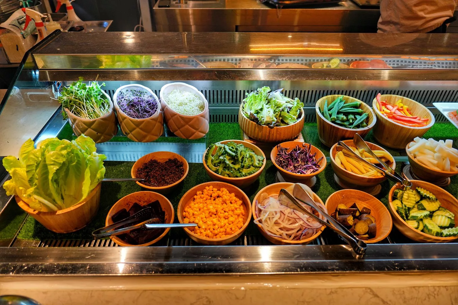 【寒舍艾美探索廚房】招牌炭烤松葉蟹腳，多國料理無限爽吃，含訂位價錢餐券優惠! @混血珊莎的奇幻旅程