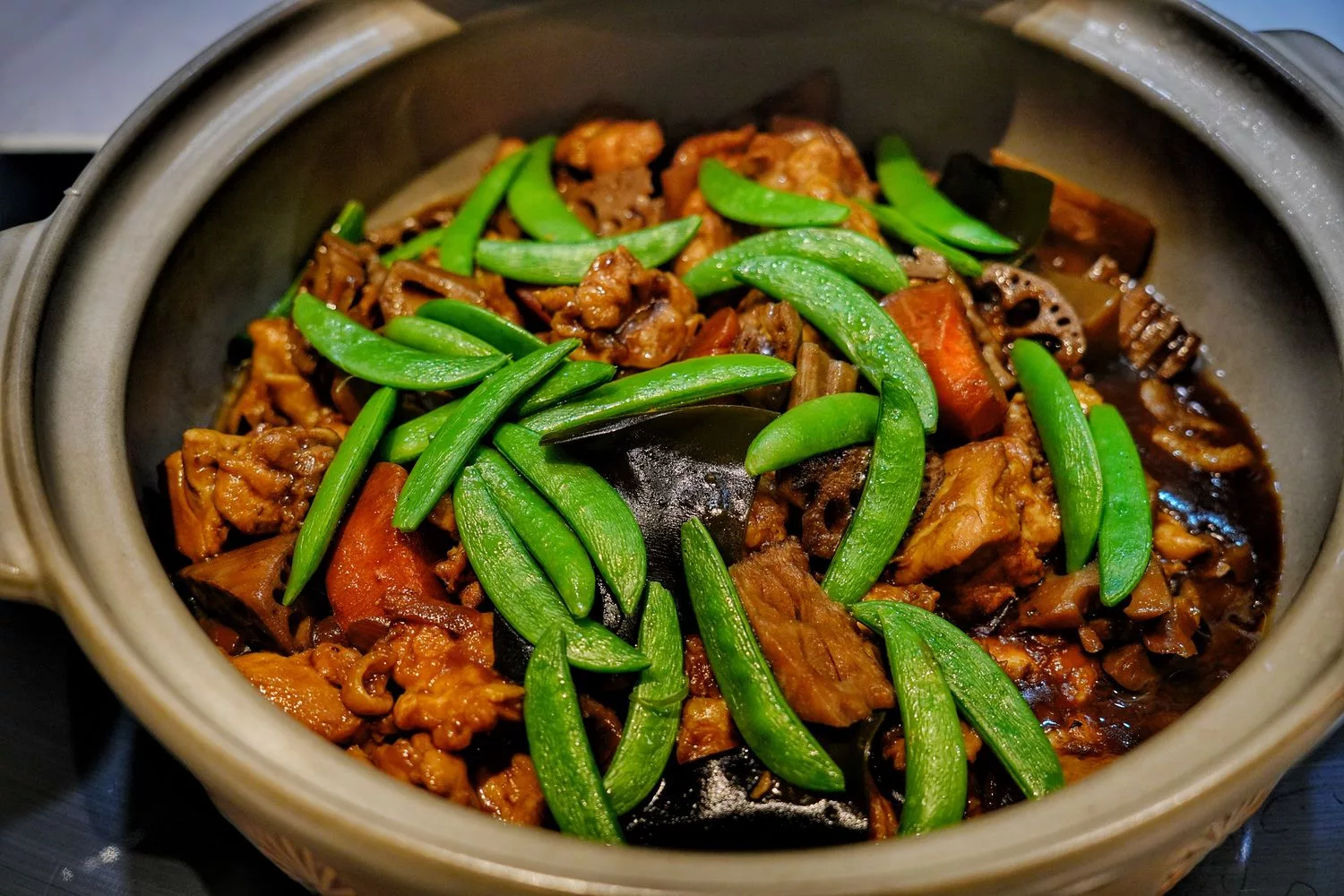 【寒舍艾美探索廚房】招牌炭烤松葉蟹腳，多國料理無限爽吃，含訂位價錢餐券優惠! @混血珊莎的奇幻旅程