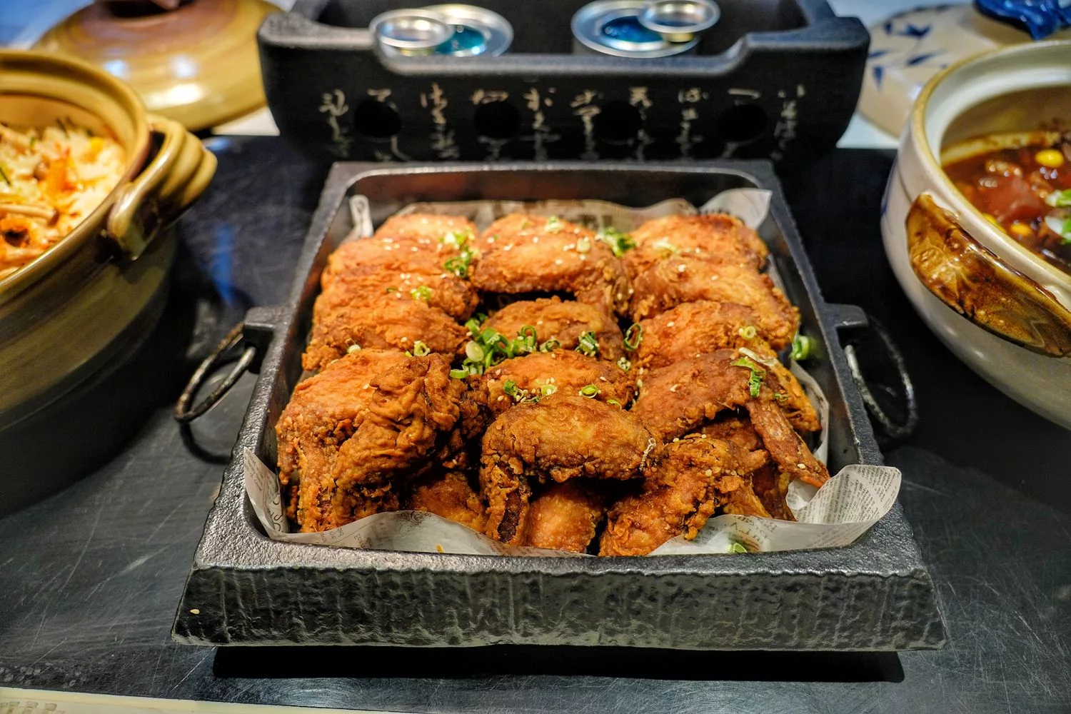 【寒舍艾美探索廚房】招牌炭烤松葉蟹腳，多國料理無限爽吃，含訂位價錢餐券優惠! @混血珊莎的奇幻旅程