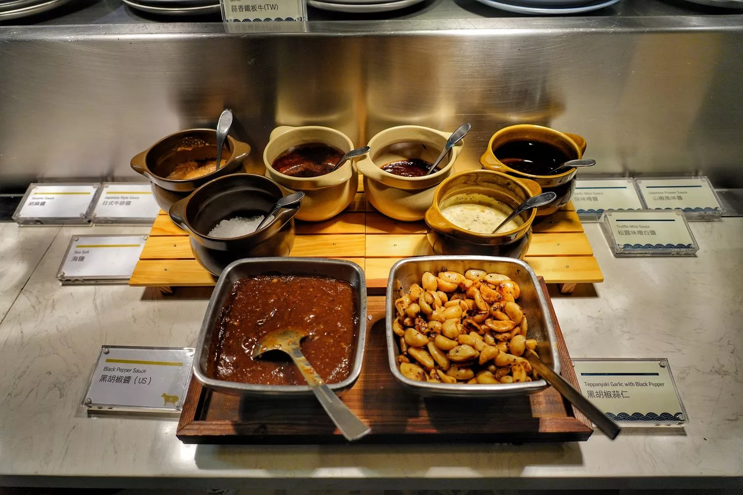 【寒舍艾美探索廚房】招牌炭烤松葉蟹腳，多國料理無限爽吃，含訂位價錢餐券優惠! @混血珊莎的奇幻旅程