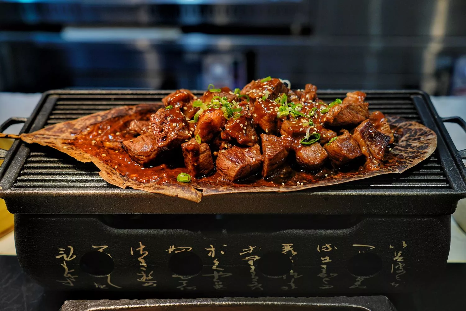 【寒舍艾美探索廚房】招牌炭烤松葉蟹腳，多國料理無限爽吃，含訂位價錢餐券優惠! @混血珊莎的奇幻旅程