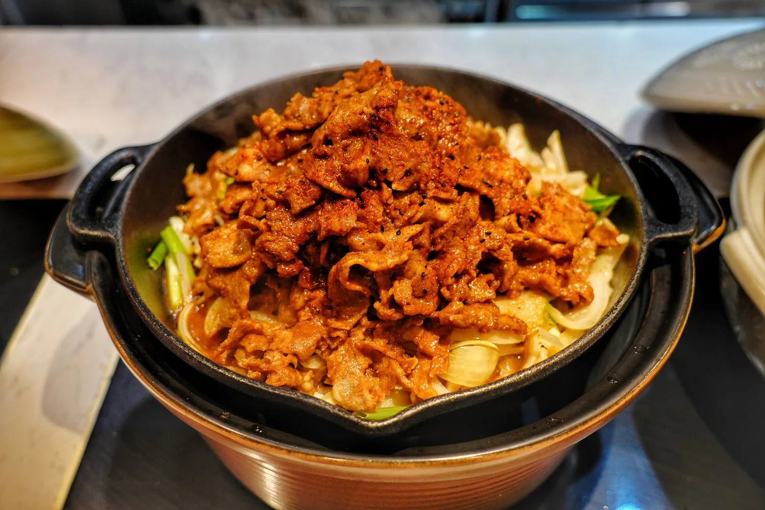【寒舍艾美探索廚房】招牌炭烤松葉蟹腳，多國料理無限爽吃，含訂位價錢餐券優惠! @混血珊莎的奇幻旅程