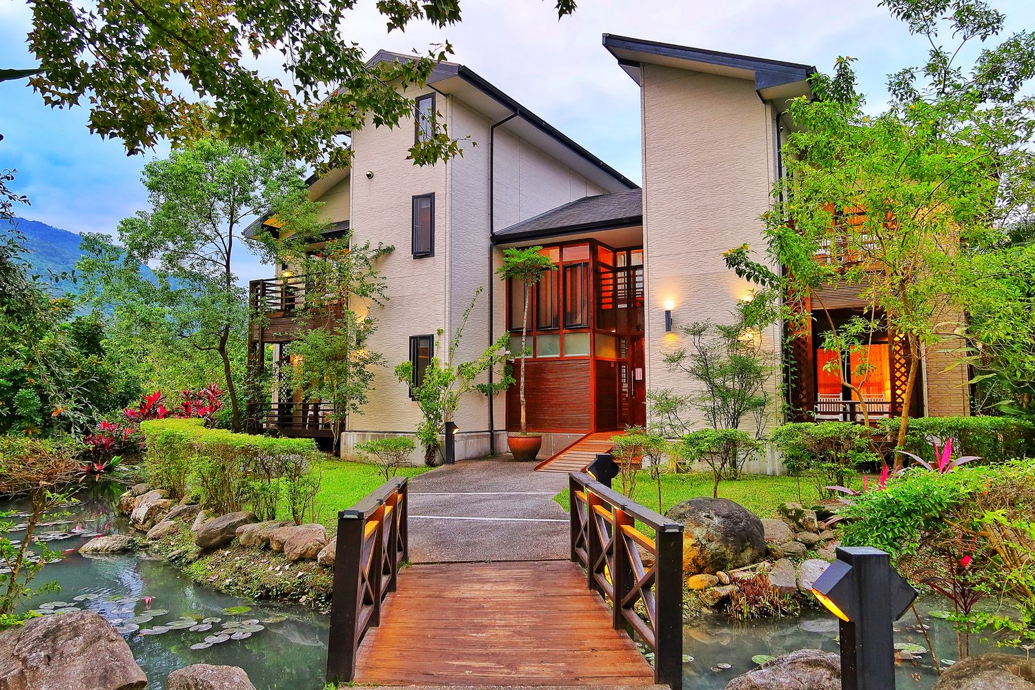 【2025花蓮飯店推薦】精選 20 間花蓮住宿推薦，享受海灣美景，交通價格全攻略! @混血珊莎的奇幻旅程