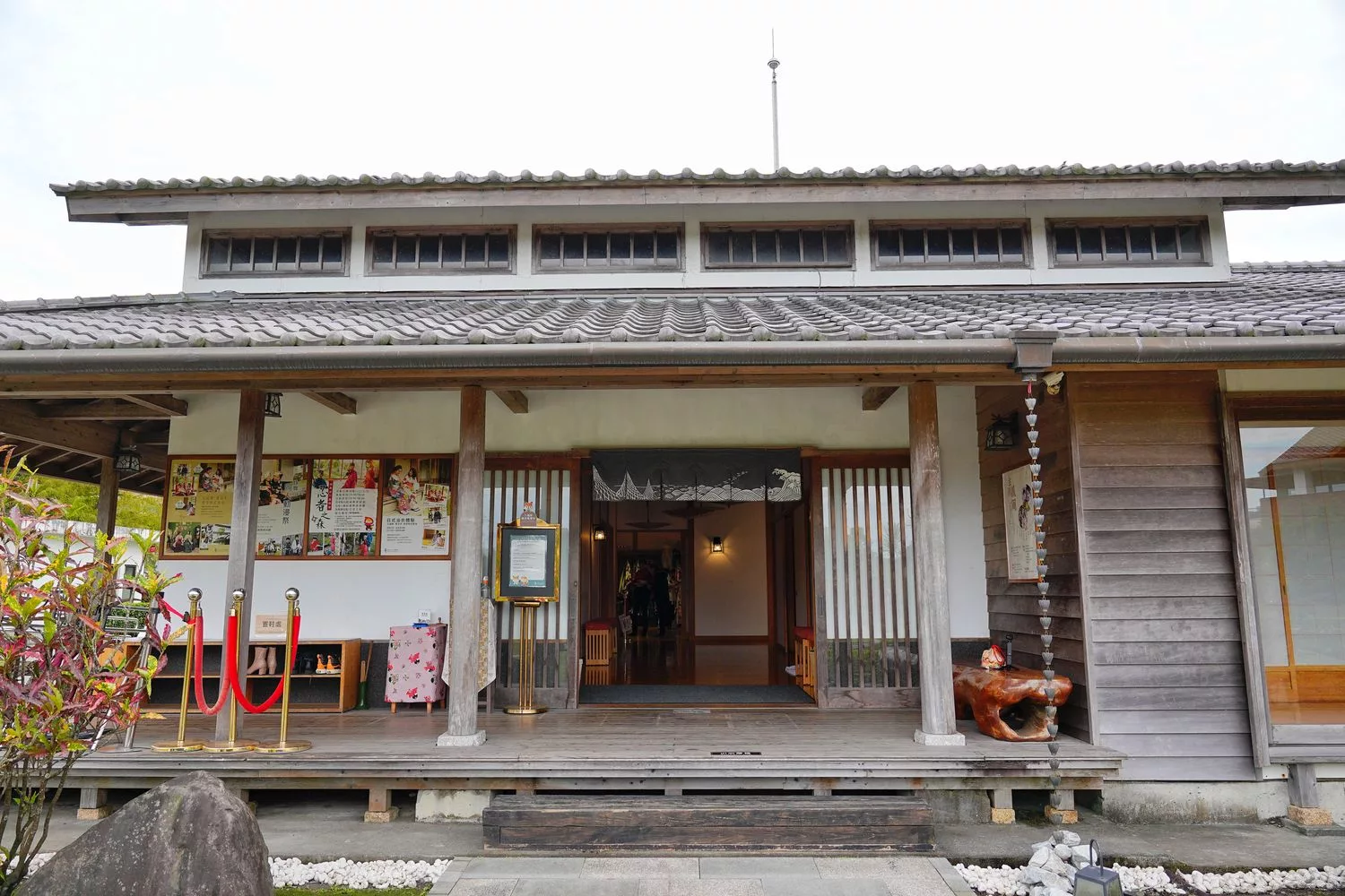【綠舞日式主題園區】和服浴衣拍照打卡，可愛萌寵餵食互動一日遊! @混血珊莎的奇幻旅程
