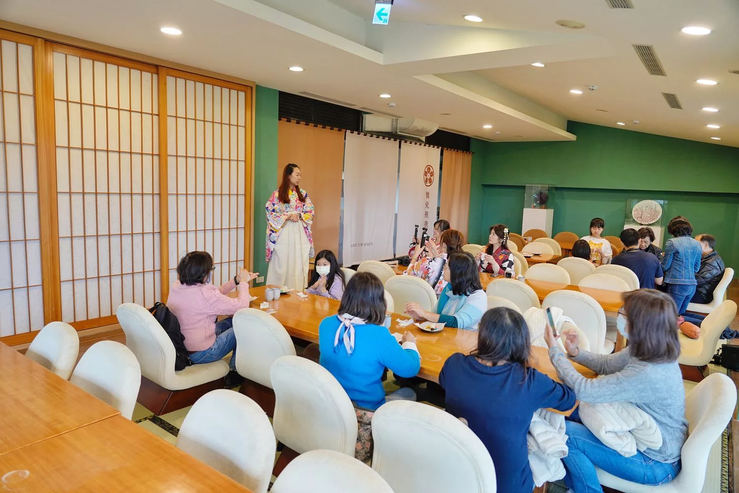【綠舞日式主題園區】和服浴衣拍照打卡，可愛萌寵餵食互動一日遊! @混血珊莎的奇幻旅程