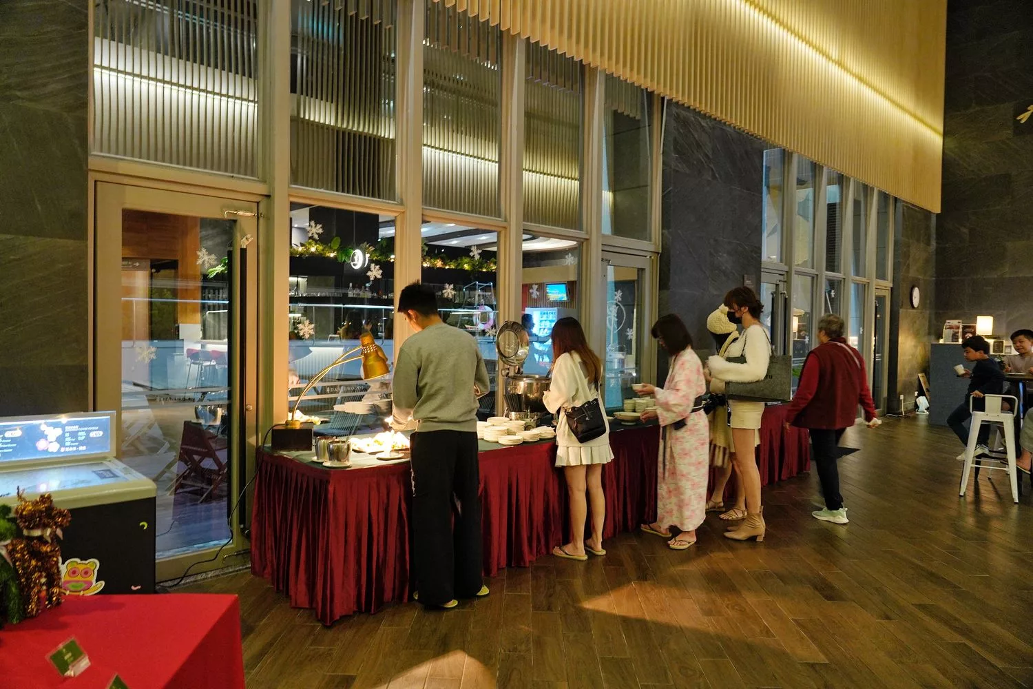 【宜蘭綠舞國際觀光飯店】一泊二食會席料理晚餐，和服體驗萌寵互動，免費宵夜吃到飽! @混血珊莎的奇幻旅程