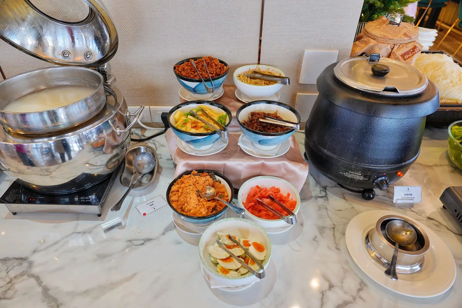 【綠舞國際觀光飯店早餐】蝶舞咖啡廳絕美山景，豐富自助餐點吃到飽! @混血珊莎的奇幻旅程