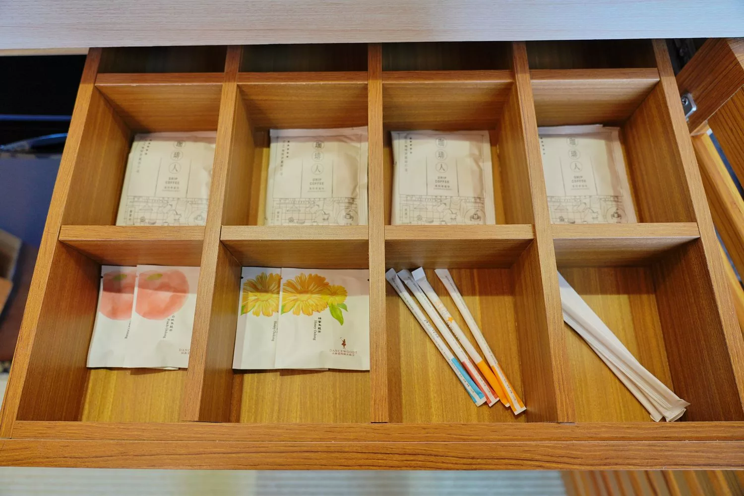 【宜蘭綠舞國際觀光飯店】一泊二食會席料理晚餐，和服體驗萌寵互動，免費宵夜吃到飽! @混血珊莎的奇幻旅程