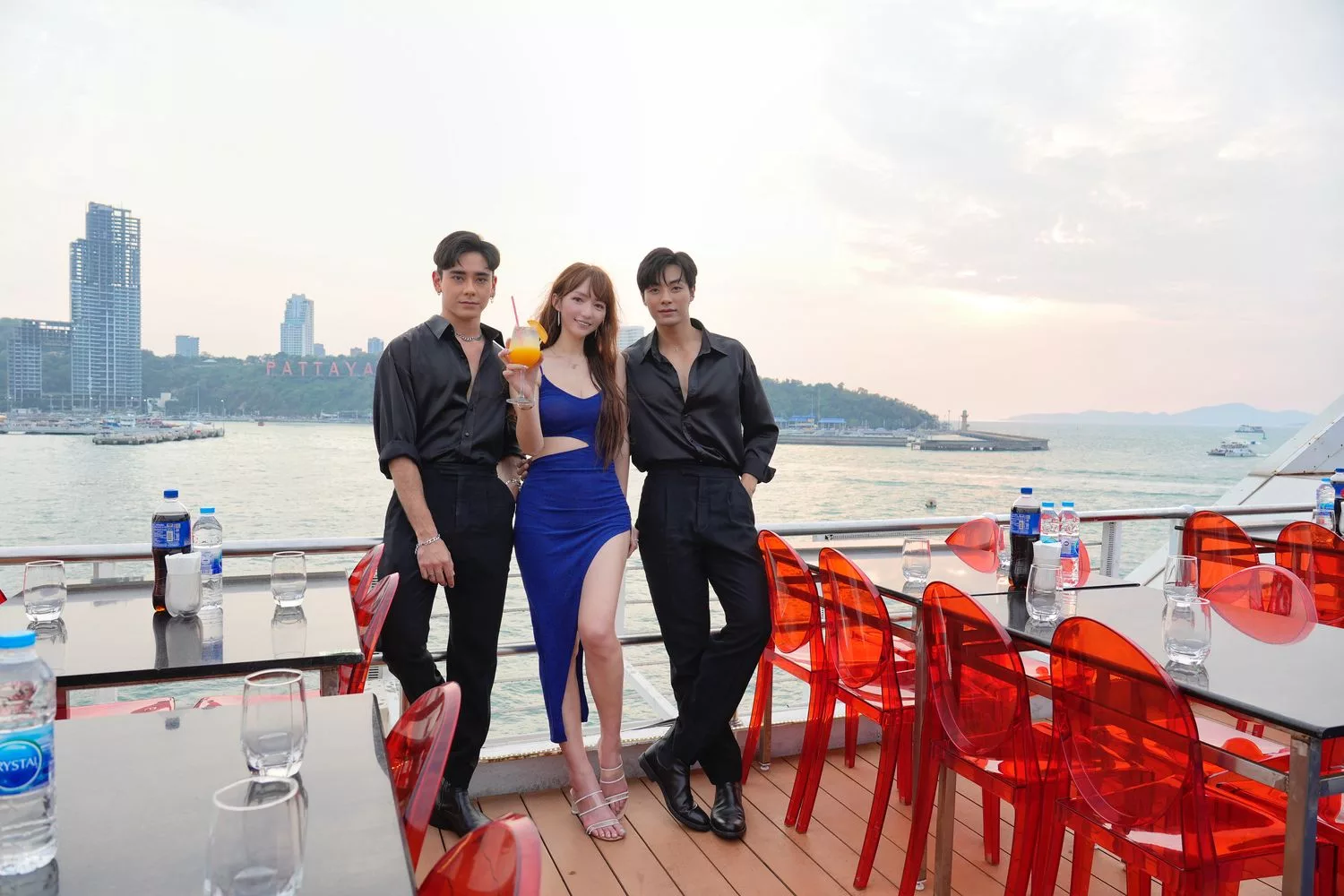 Ocean Sky Pattaya 海洋天空郵輪晚宴，自助buffet猛男人妖秀!芭達雅必去! @混血珊莎的奇幻旅程