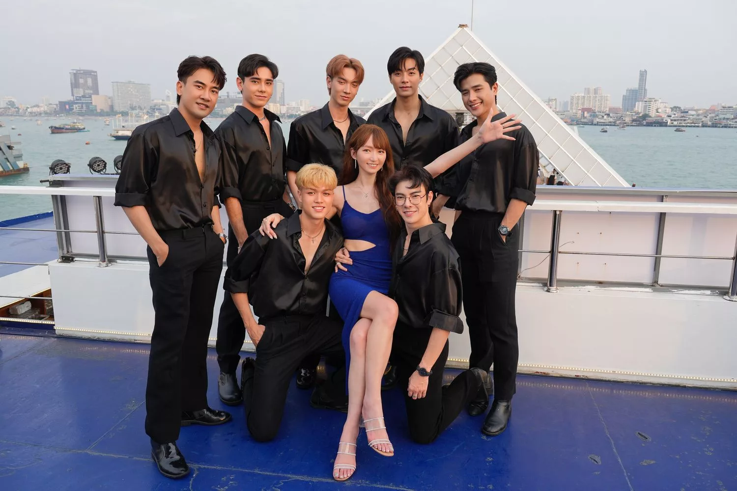 Ocean Sky Pattaya 海洋天空郵輪晚宴，自助buffet猛男人妖秀!芭達雅必去! @混血珊莎的奇幻旅程