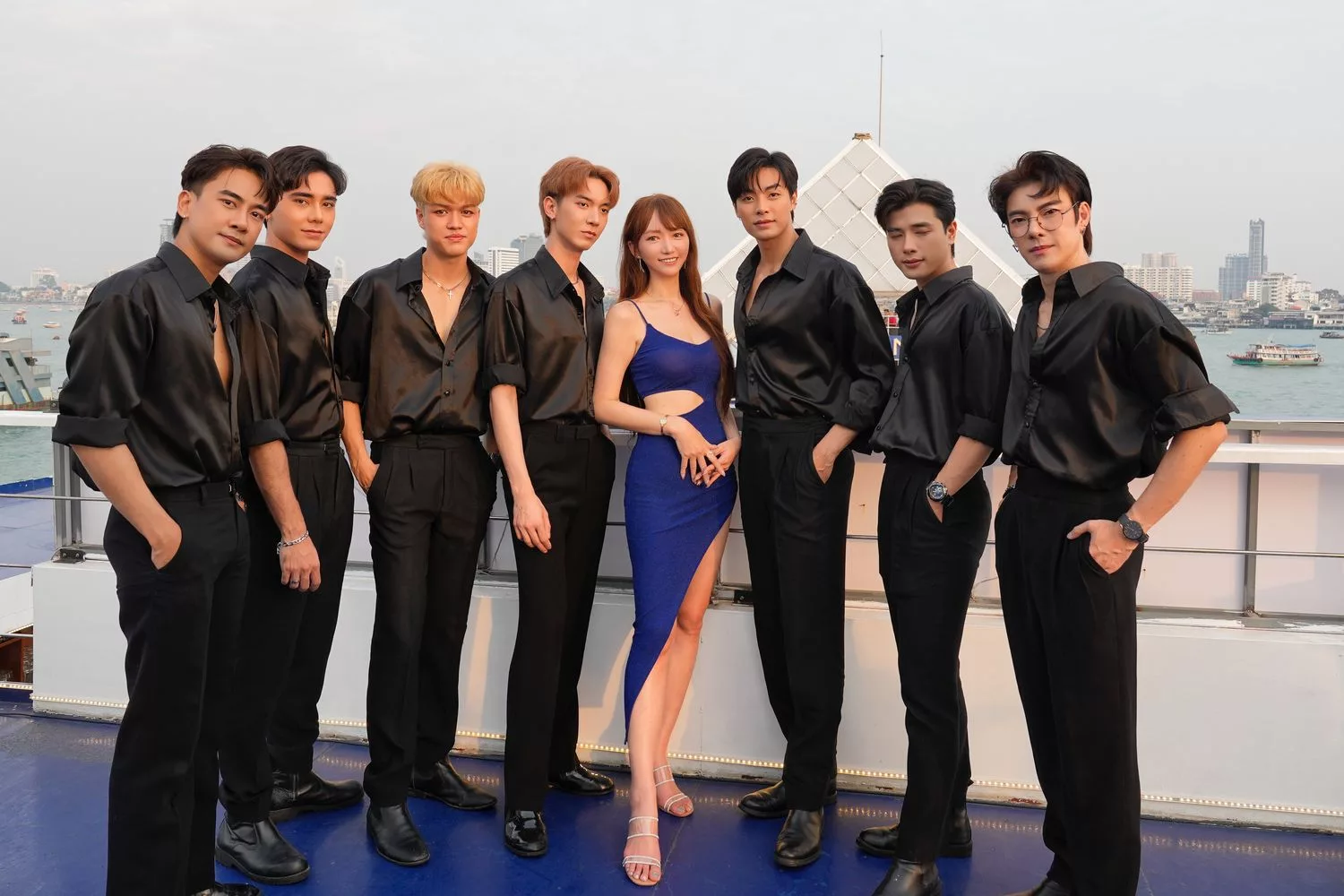 Ocean Sky Pattaya 海洋天空郵輪晚宴，自助buffet猛男人妖秀!芭達雅必去! @混血珊莎的奇幻旅程