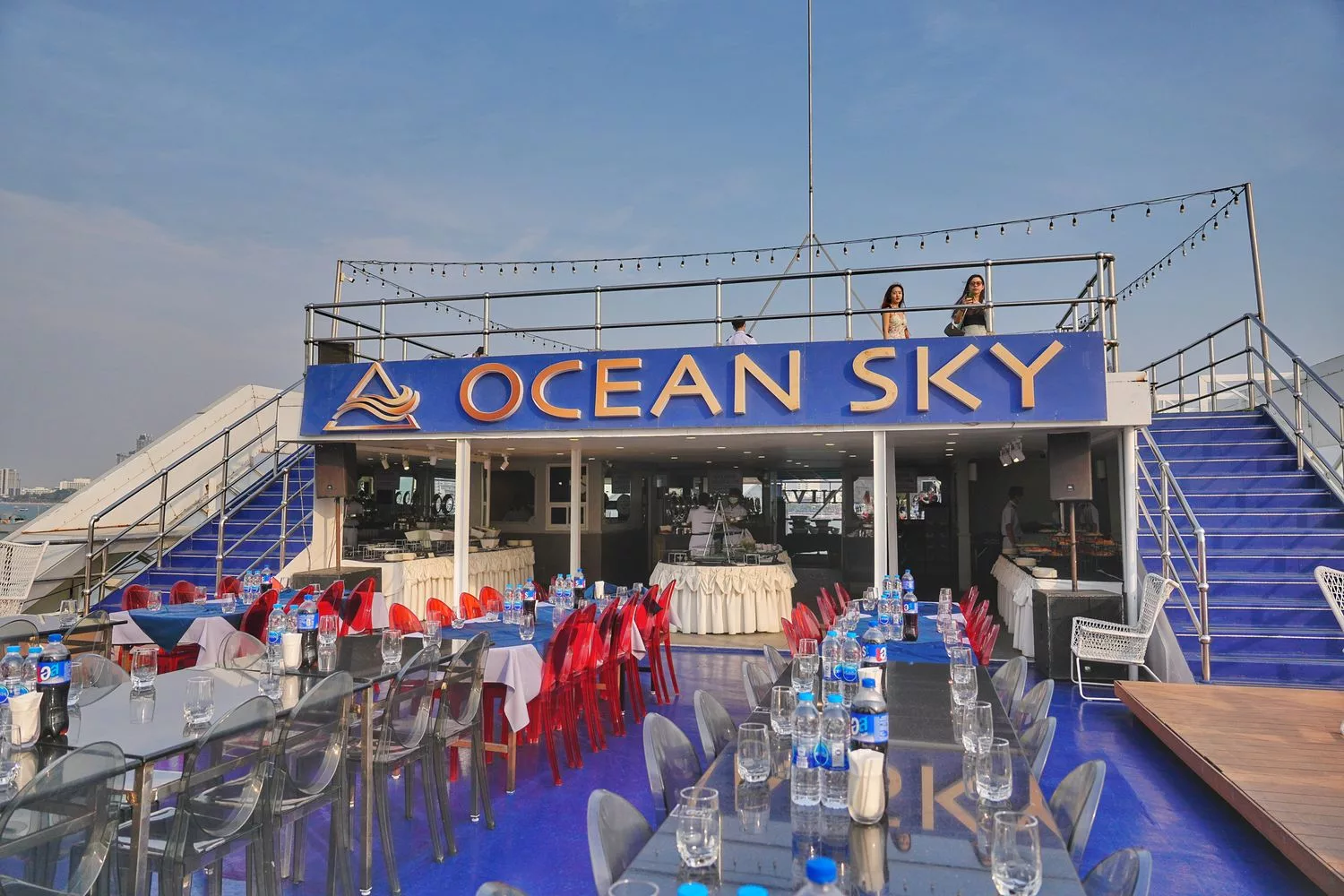 Ocean Sky Pattaya 海洋天空郵輪晚宴，自助buffet猛男人妖秀!芭達雅必去! @混血珊莎的奇幻旅程