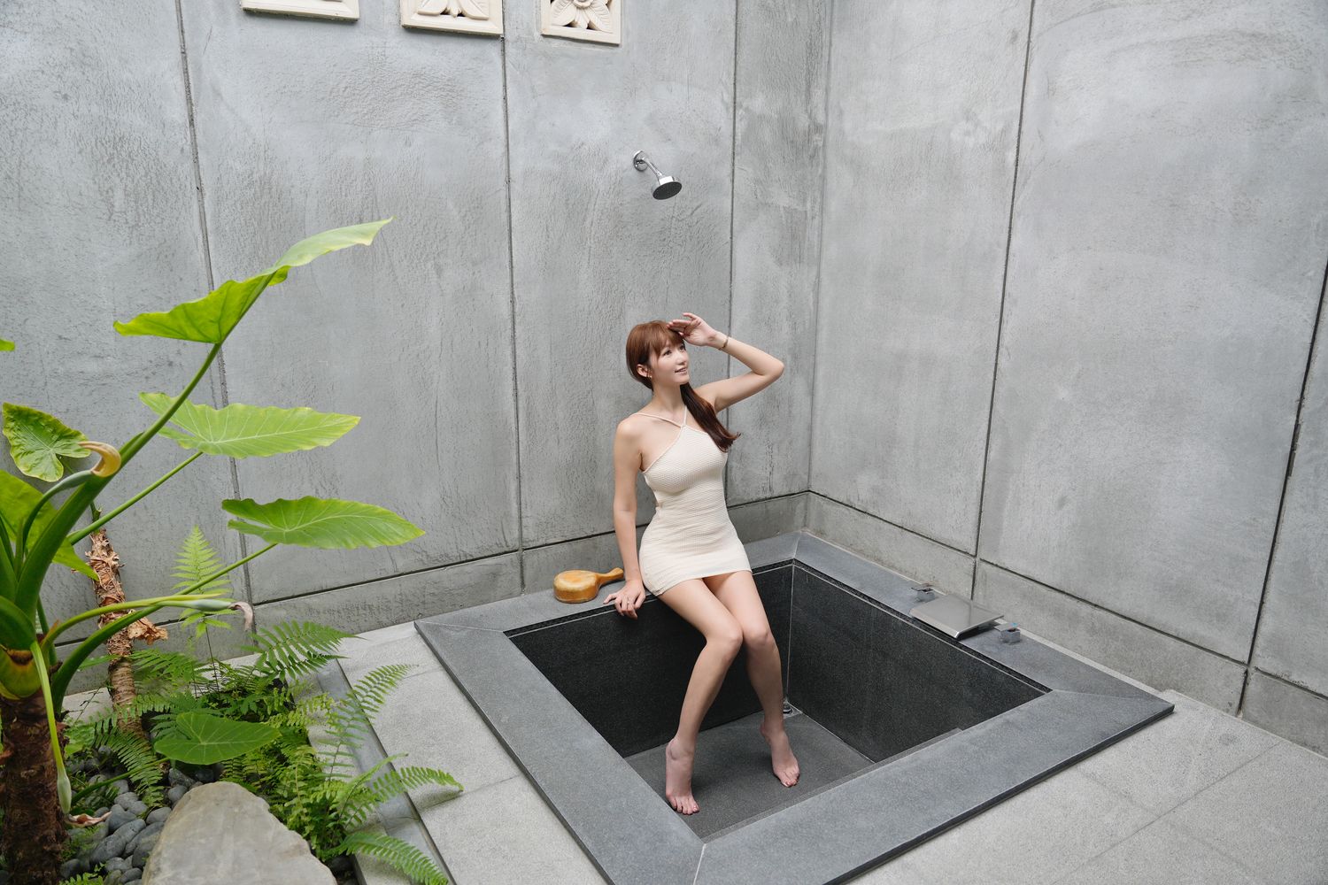43會館｜宜蘭五結包棟民宿附戲水池KTV視聽室，秒飛峇里島度假! @混血珊莎的奇幻旅程
