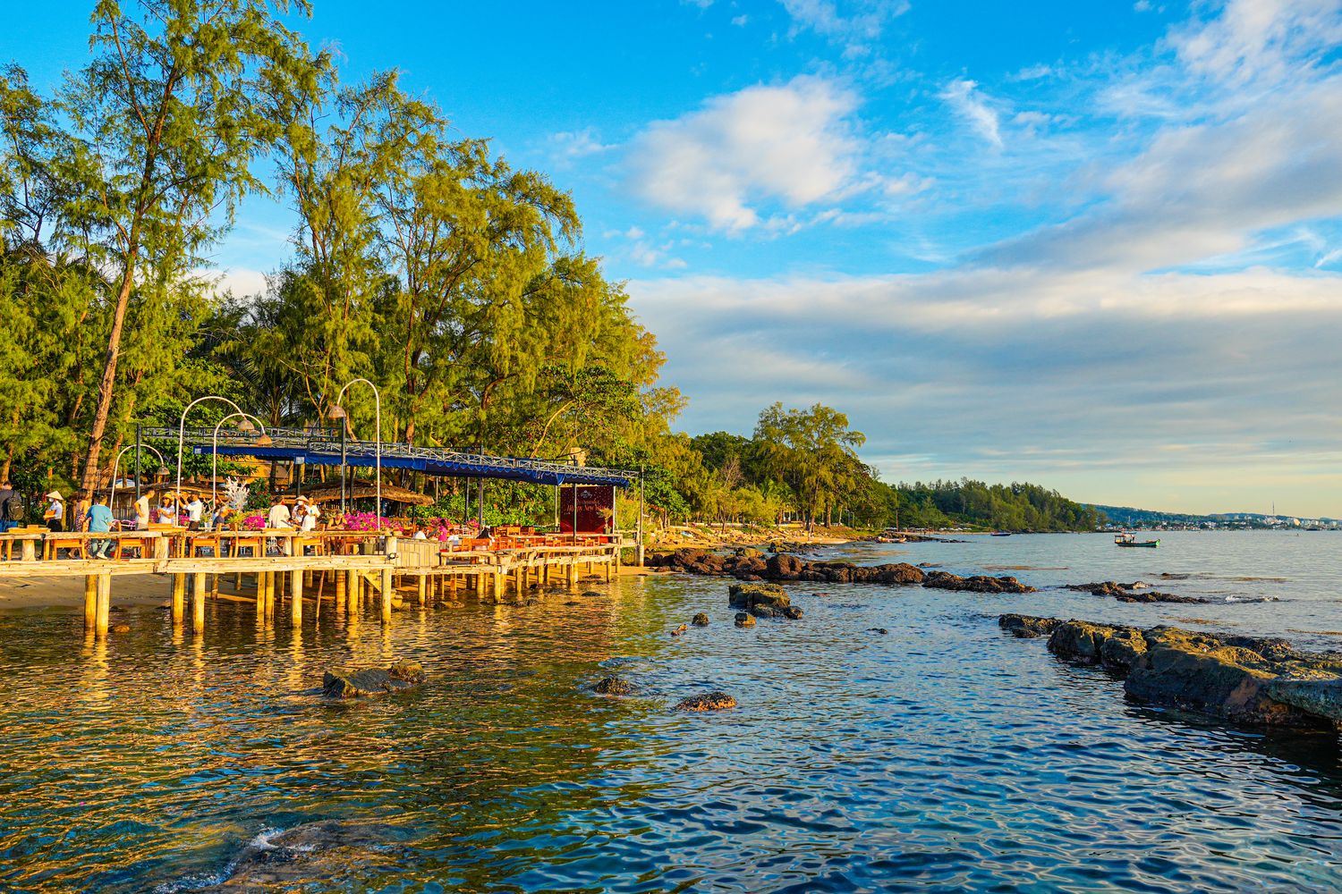 【2025富國島景點】精選 22 個富國島最新景點，遊樂園煙火表演火舞秀! @混血珊莎的奇幻旅程