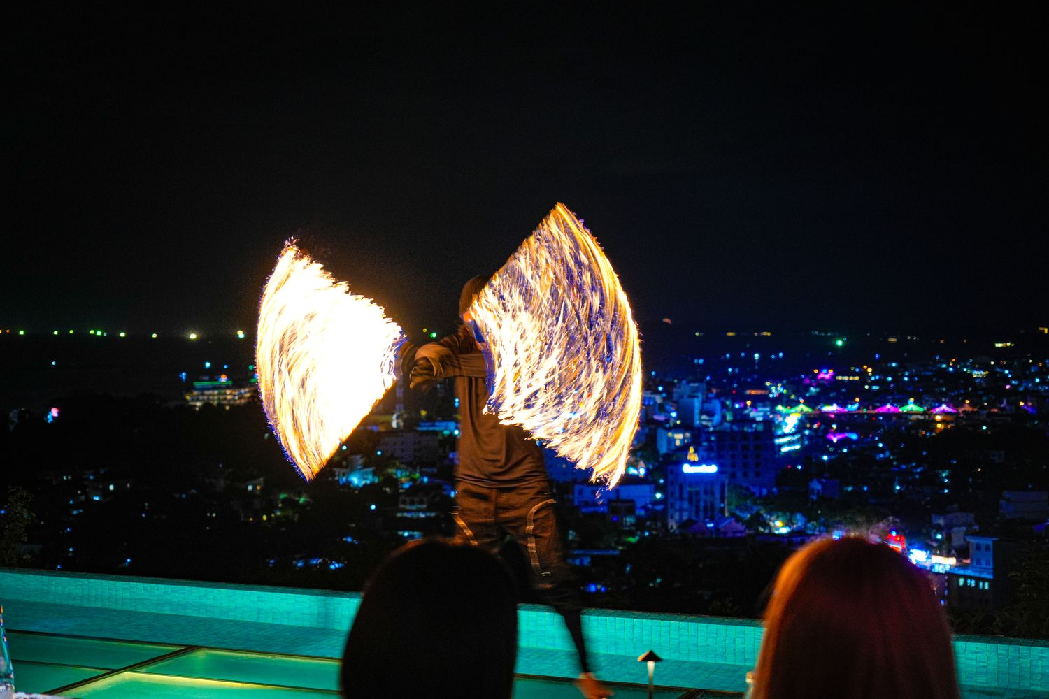 【2025富國島景點】精選 22 個富國島最新景點，遊樂園煙火表演火舞秀! @混血珊莎的奇幻旅程