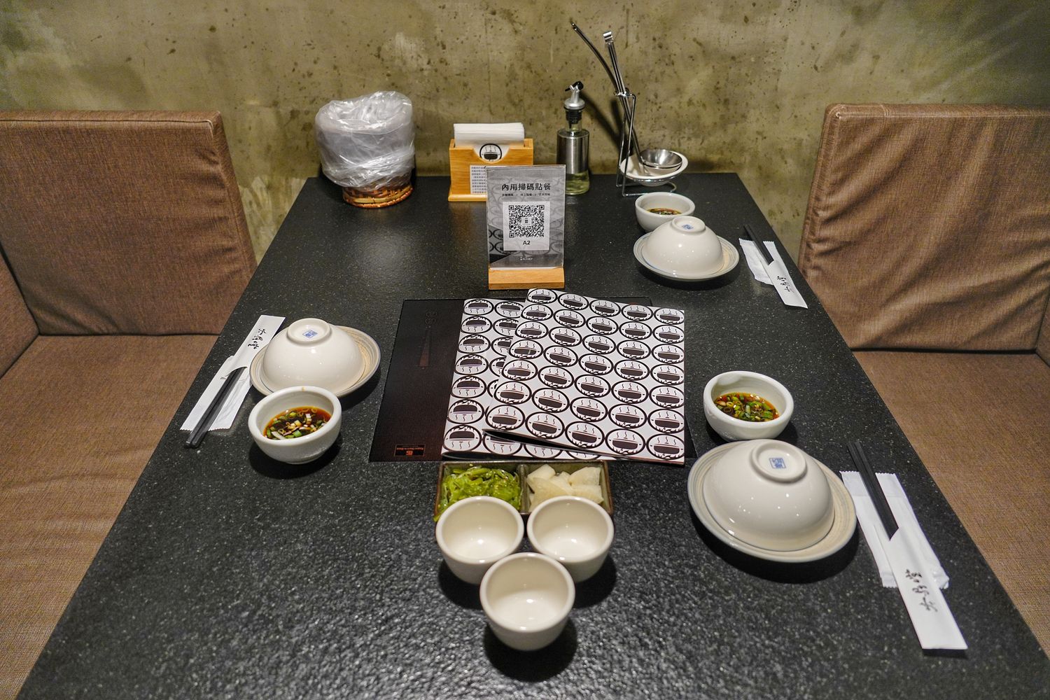 本鼎堂台式漢方麻辣鍋｜隱身在大稻埕的老宅大同區火鍋! @混血珊莎的奇幻旅程