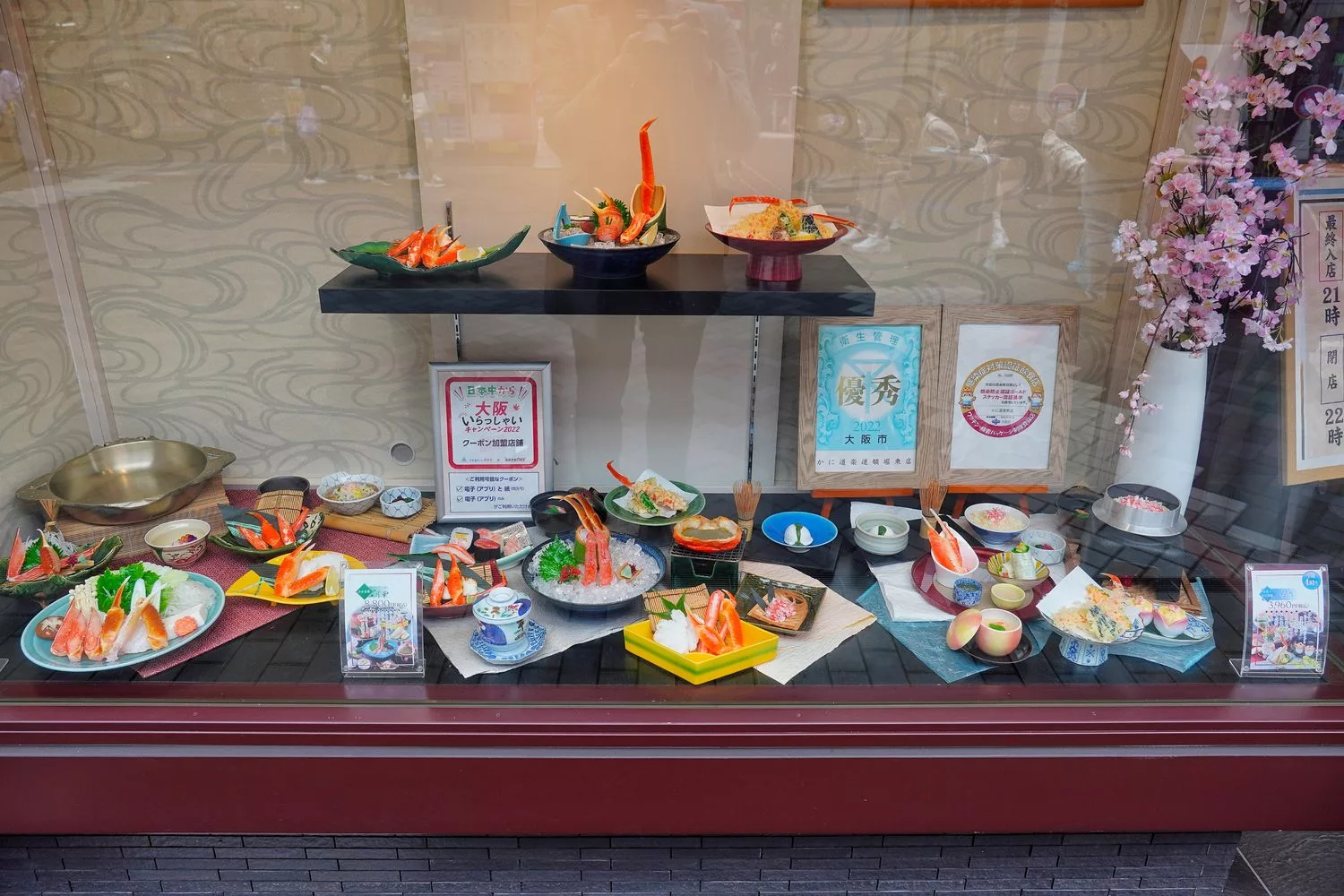 【道頓堀美食】蟹道樂 道頓堀東店，高人氣大阪連鎖螃蟹餐廳，獨立包廂享私人空間，菜單訂位攻略! @混血珊莎的奇幻旅程