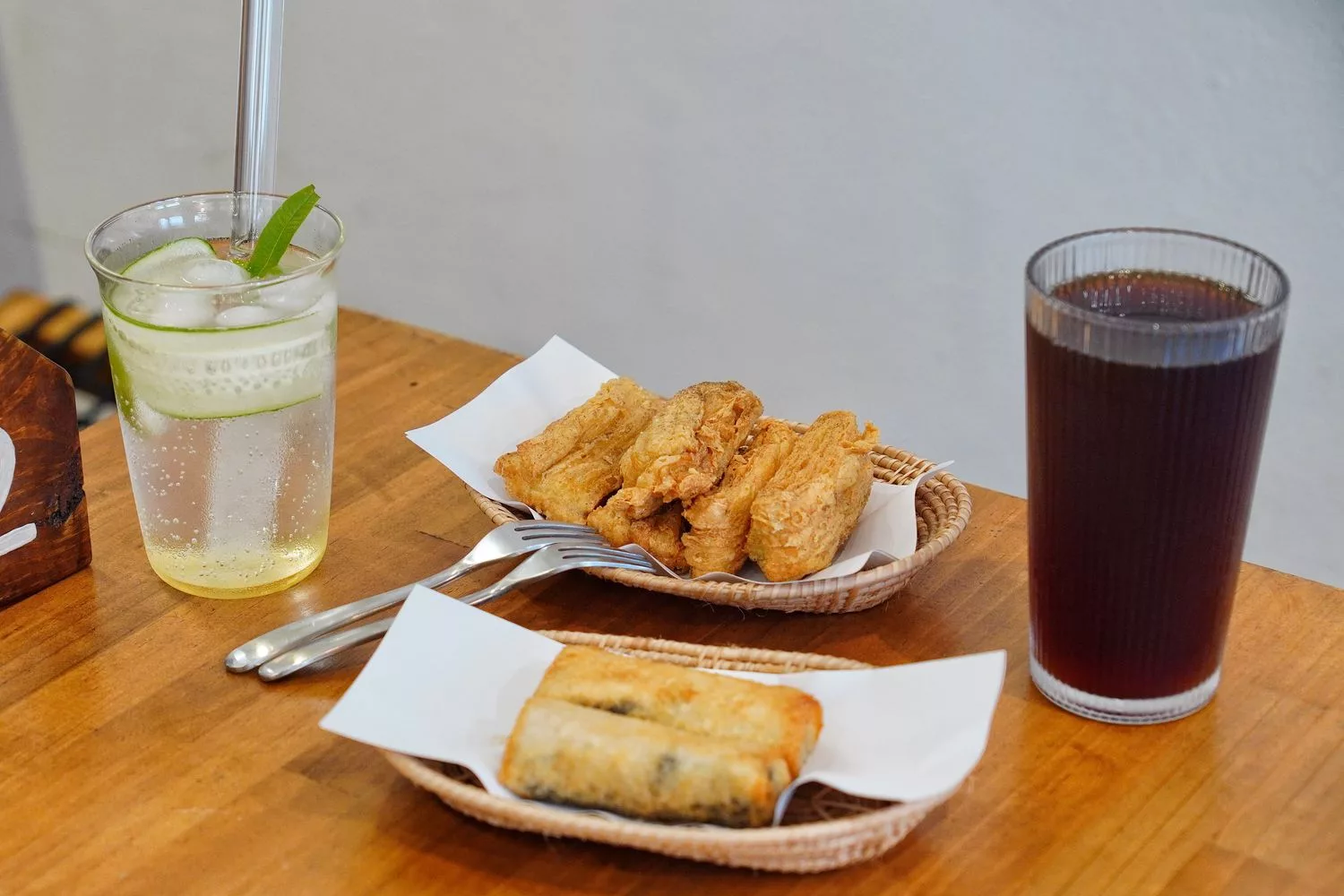 【好煎炸】台東池上超夯小吃，創意春捲料理還有超萌店貓給嚕! @混血珊莎的奇幻旅程