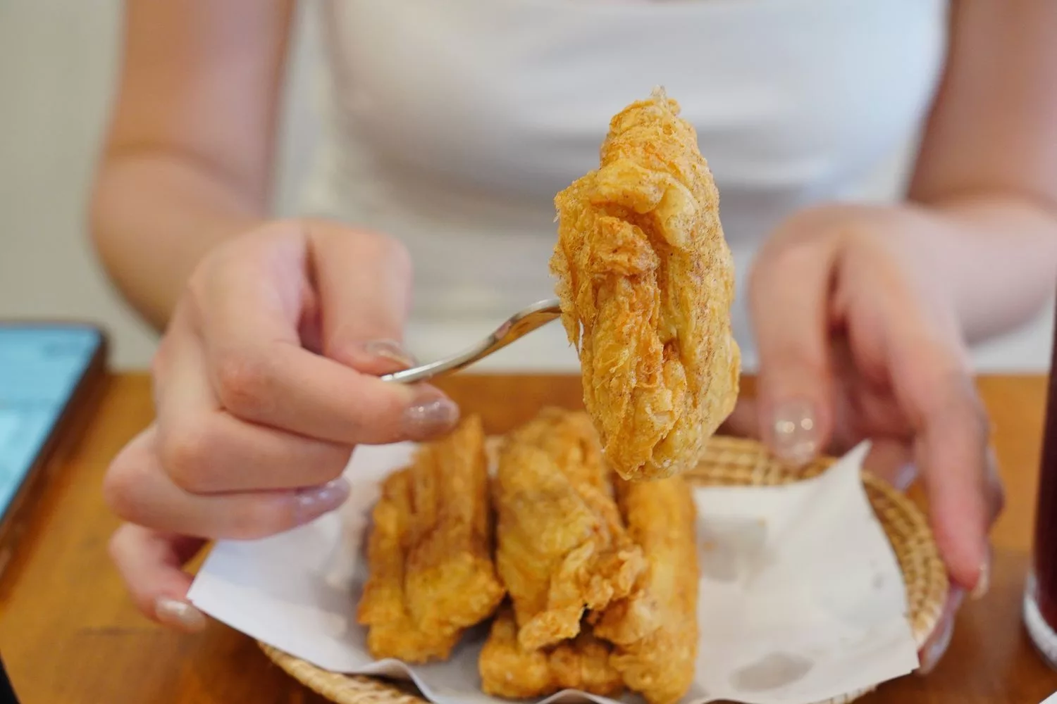 【好煎炸】台東池上超夯小吃，創意春捲料理還有超萌店貓給嚕! @混血珊莎的奇幻旅程