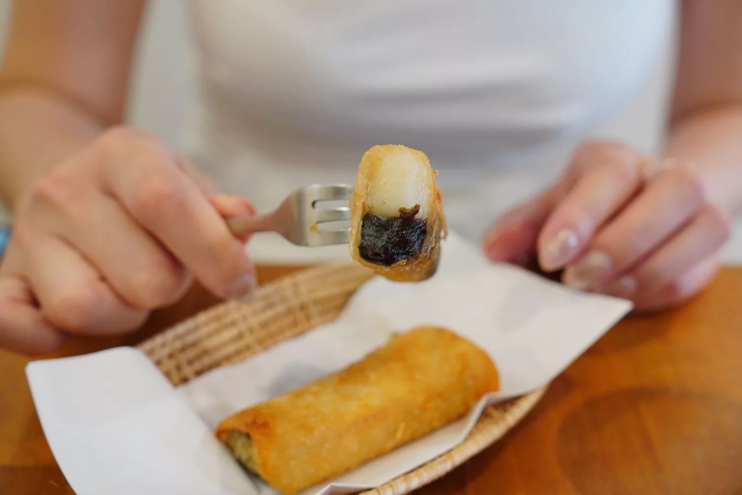 【好煎炸】台東池上超夯小吃，創意春捲料理還有超萌店貓給嚕! @混血珊莎的奇幻旅程