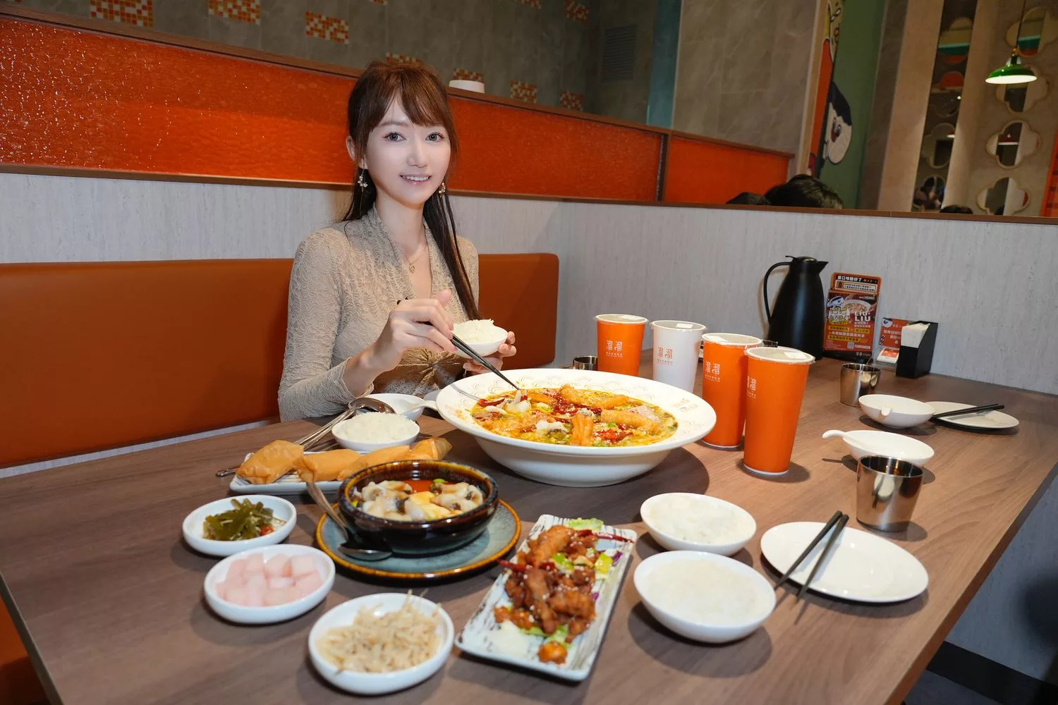 溜溜酸菜魚專賣店 中壢SOGO店|獨家秘製配方,套餐白飯小菜吃到飽! @混血珊莎的奇幻旅程 溜溜酸菜魚專賣店 中壢SOGO店|獨家秘製配方,套餐白飯小菜吃到飽! @混血珊莎的奇幻旅程