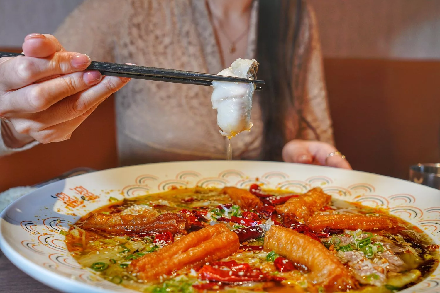 溜溜酸菜魚專賣店 中壢SOGO店|獨家秘製配方,套餐白飯小菜吃到飽! @混血珊莎的奇幻旅程 溜溜酸菜魚專賣店 中壢SOGO店|獨家秘製配方,套餐白飯小菜吃到飽! @混血珊莎的奇幻旅程