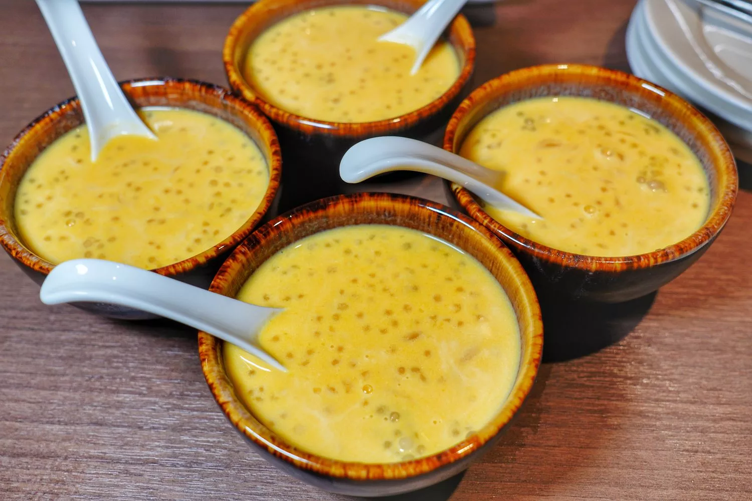 溜溜酸菜魚專賣店 中壢SOGO店｜獨家秘製配方，套餐白飯小菜吃到飽! @混血珊莎的奇幻旅程