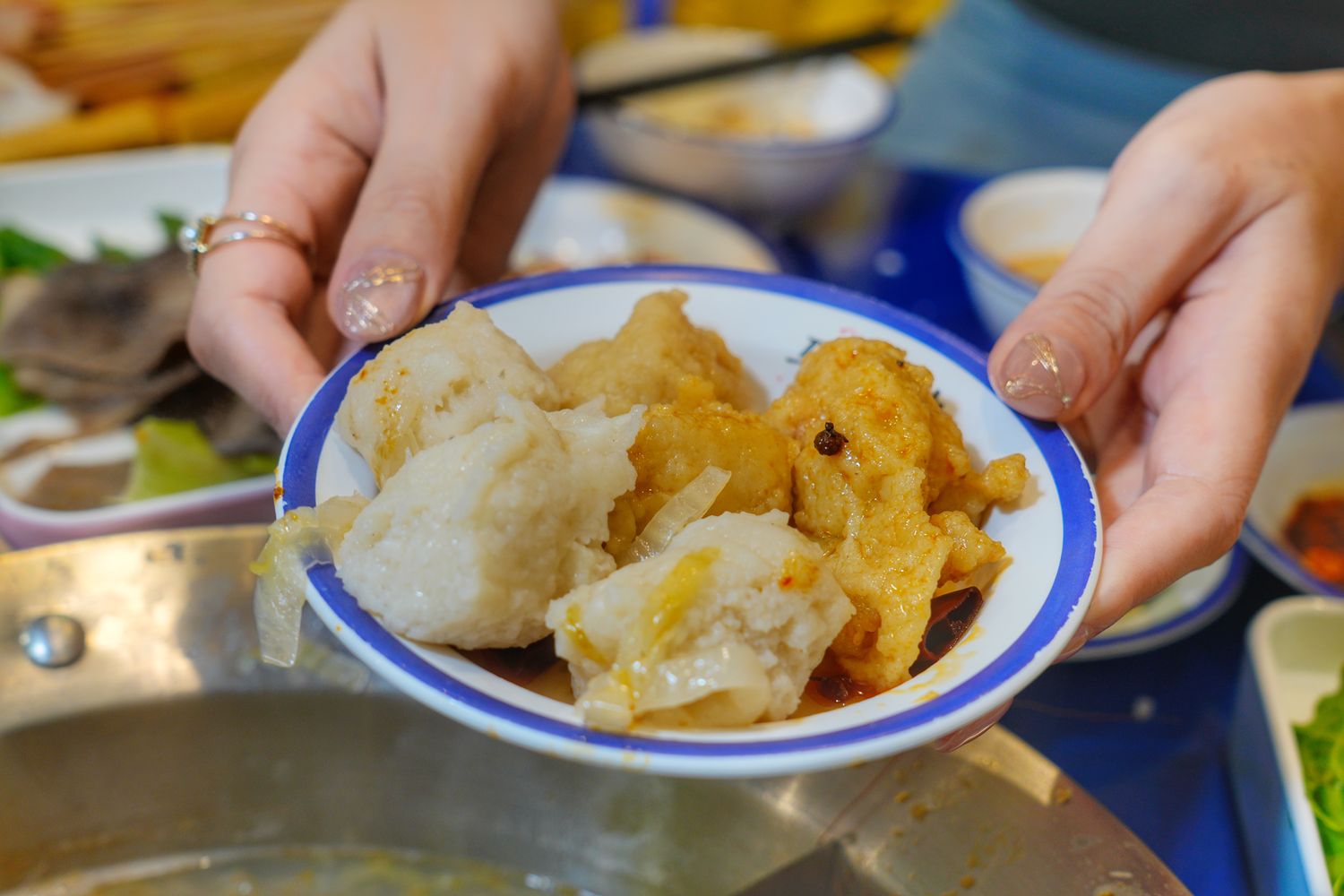 馬路邊邊串串香|麻辣鍋控必吃桃園串串火鍋,享受撸串自由! @混血珊莎的奇幻旅程 馬路邊邊串串香|麻辣鍋控必吃桃園串串火鍋,享受撸串自由! @混血珊莎的奇幻旅程