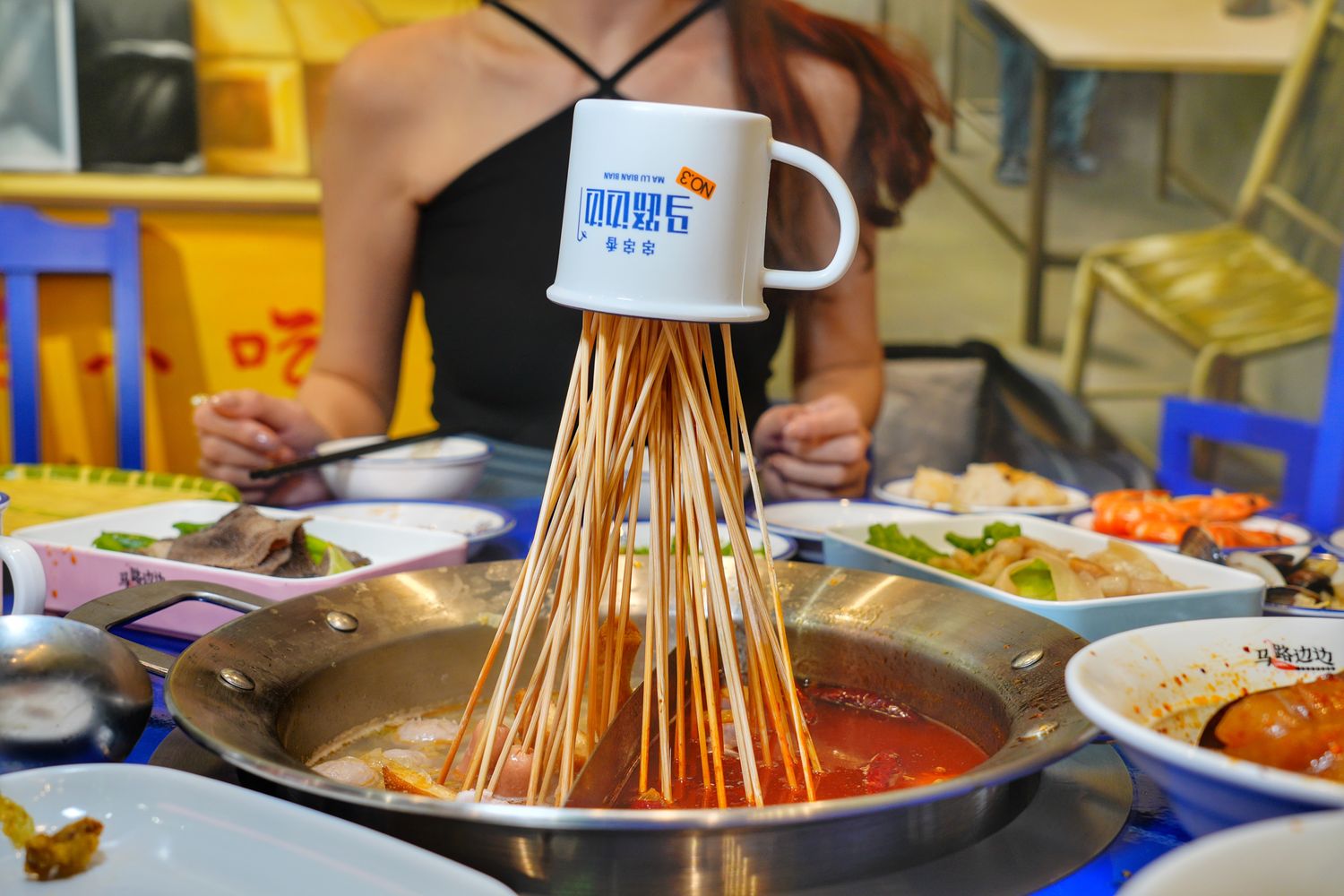 馬路邊邊串串香|麻辣鍋控必吃桃園串串火鍋,享受撸串自由! @混血珊莎的奇幻旅程 馬路邊邊串串香|麻辣鍋控必吃桃園串串火鍋,享受撸串自由! @混血珊莎的奇幻旅程
