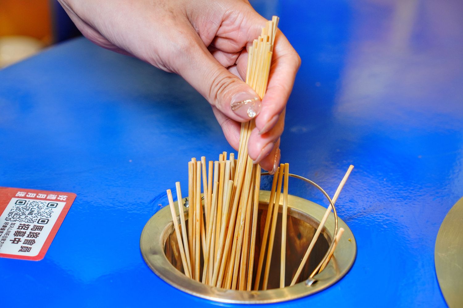 馬路邊邊串串香|麻辣鍋控必吃桃園串串火鍋,享受撸串自由! @混血珊莎的奇幻旅程 馬路邊邊串串香|麻辣鍋控必吃桃園串串火鍋,享受撸串自由! @混血珊莎的奇幻旅程
