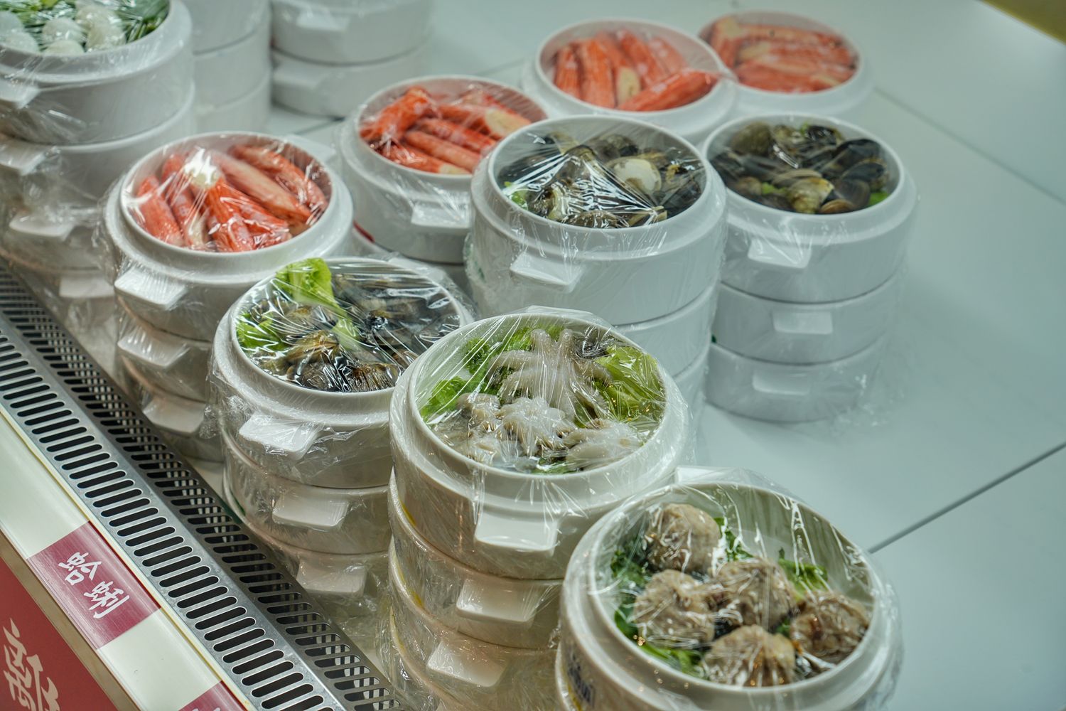 馬路邊邊串串香｜麻辣鍋控必吃桃園串串火鍋，享受撸串自由! @混血珊莎的奇幻旅程