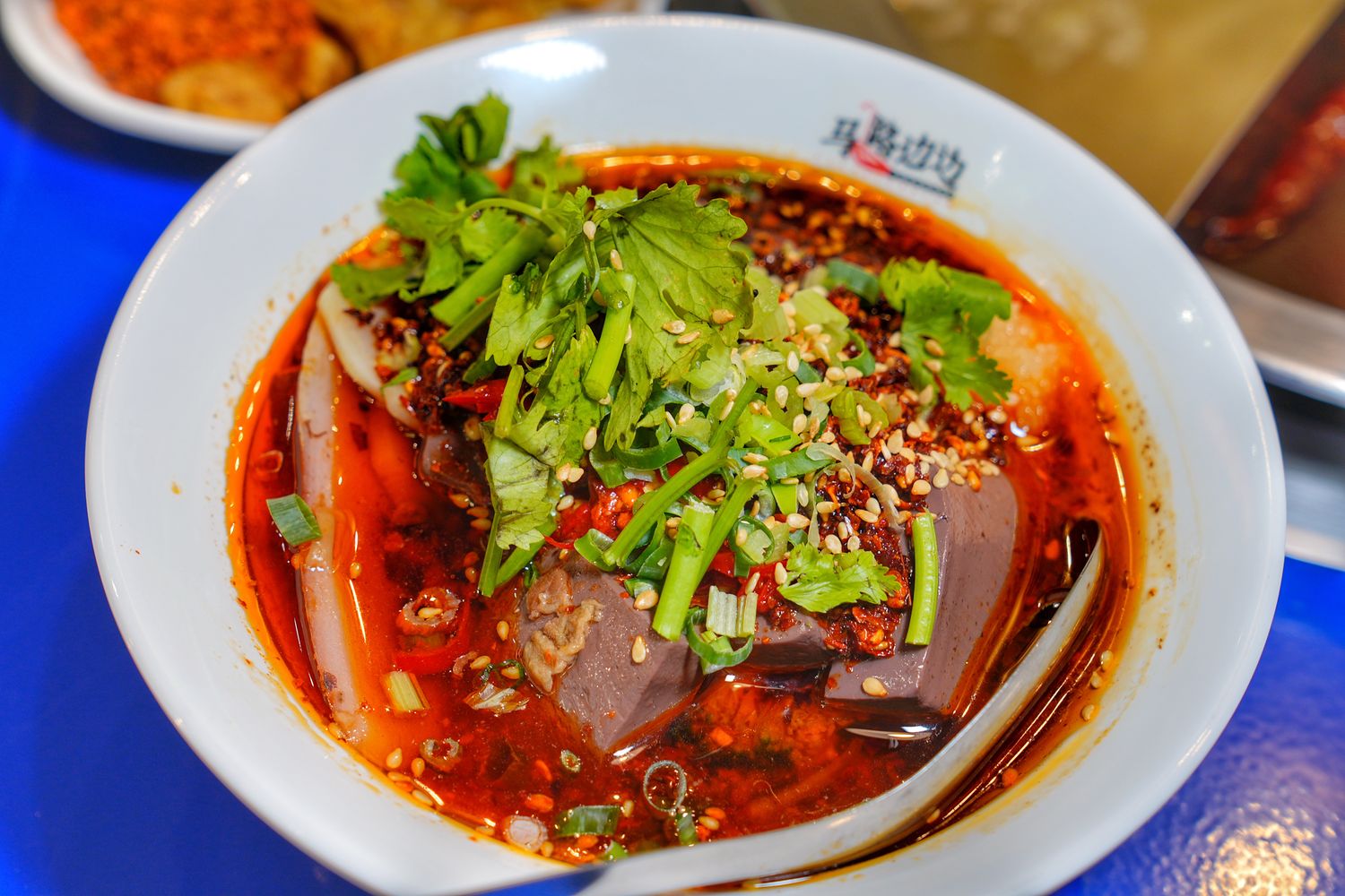 馬路邊邊串串香|麻辣鍋控必吃桃園串串火鍋,享受撸串自由! @混血珊莎的奇幻旅程 馬路邊邊串串香|麻辣鍋控必吃桃園串串火鍋,享受撸串自由! @混血珊莎的奇幻旅程