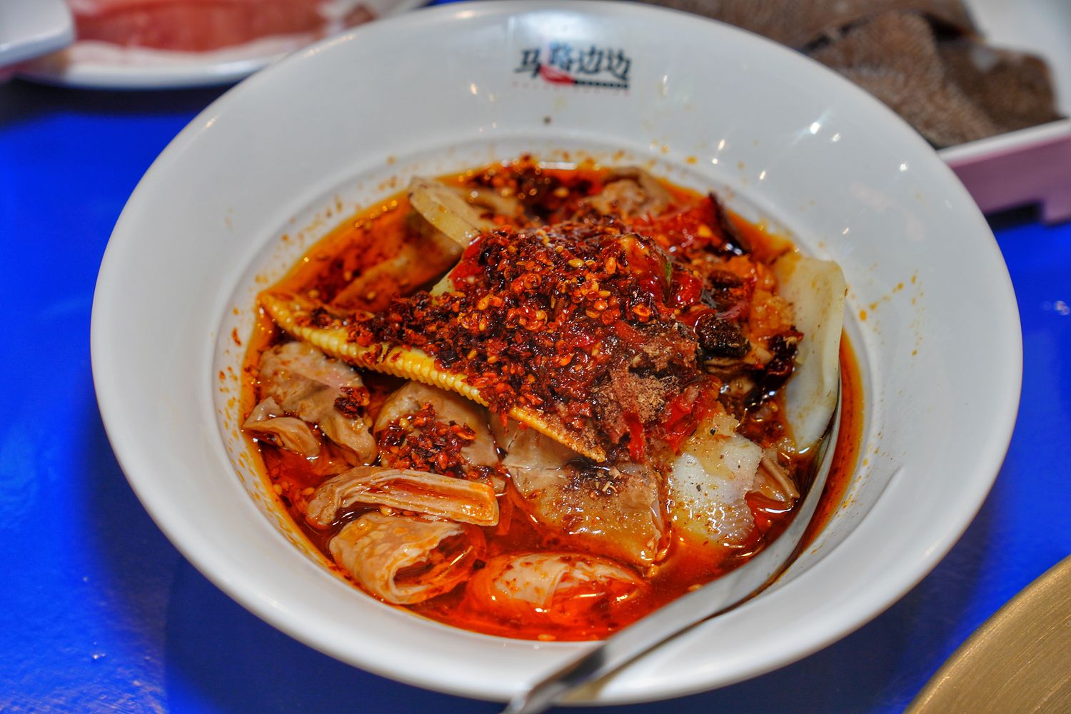 馬路邊邊串串香|麻辣鍋控必吃桃園串串火鍋,享受撸串自由! @混血珊莎的奇幻旅程 馬路邊邊串串香|麻辣鍋控必吃桃園串串火鍋,享受撸串自由! @混血珊莎的奇幻旅程