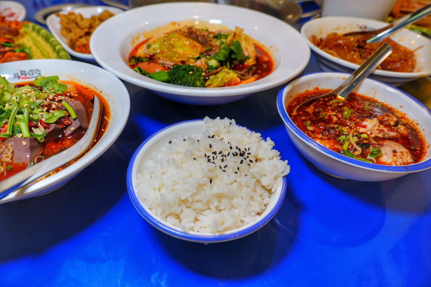 馬路邊邊串串香|麻辣鍋控必吃桃園串串火鍋,享受撸串自由! @混血珊莎的奇幻旅程 馬路邊邊串串香|麻辣鍋控必吃桃園串串火鍋,享受撸串自由! @混血珊莎的奇幻旅程