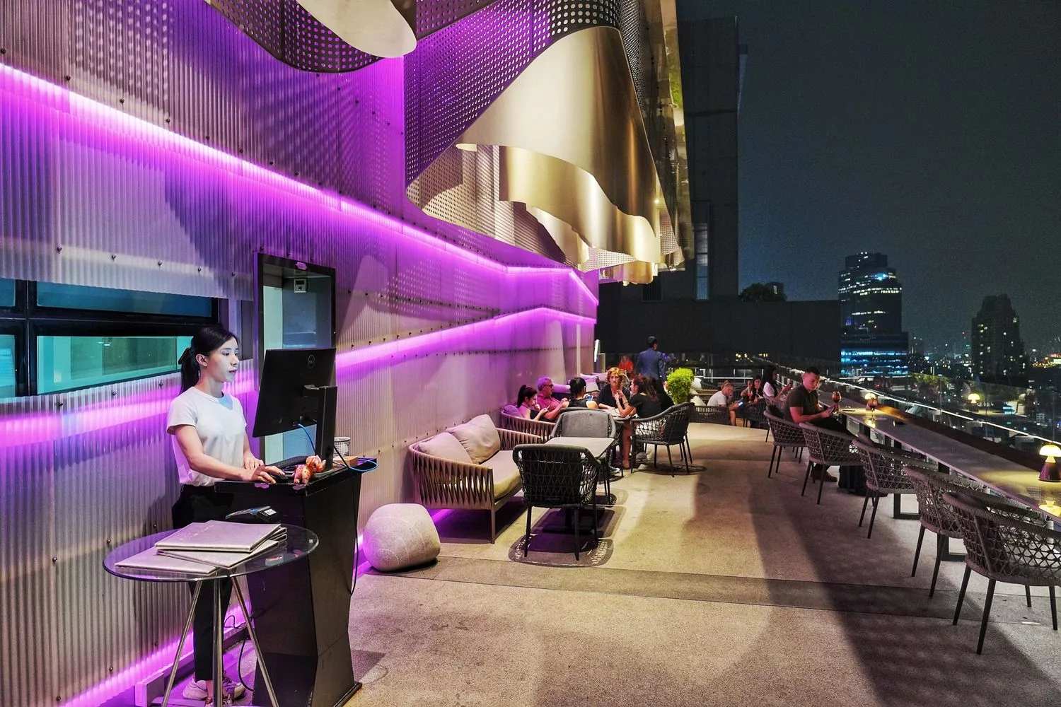 曼谷Surasak住宿 Mode Sathorn Hotel Bangkok｜超夯曼谷摩德沙吞酒店!蘇叻沙克站住宿 @混血珊莎的奇幻旅程