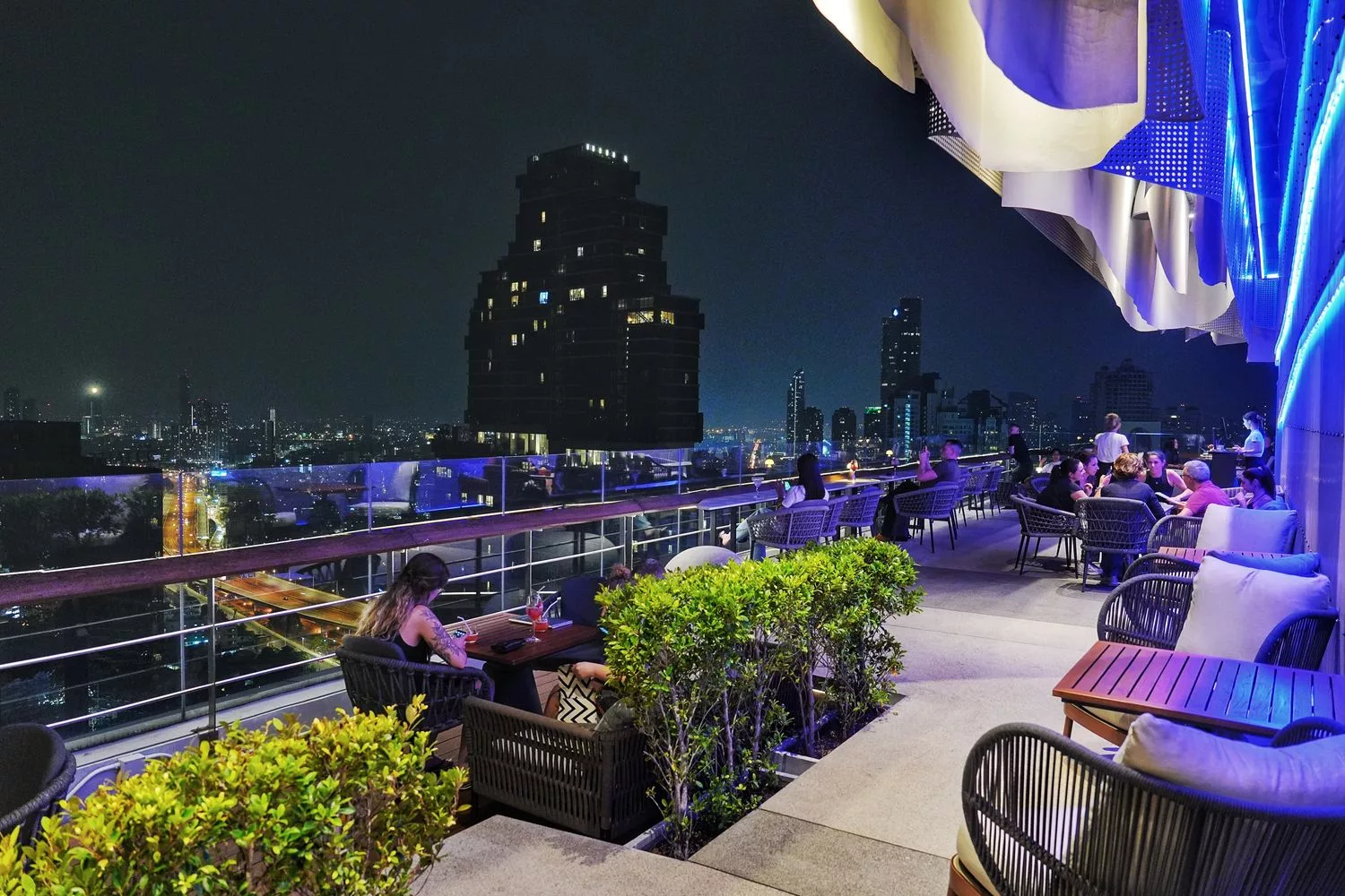 曼谷Surasak住宿 Mode Sathorn Hotel Bangkok｜超夯曼谷摩德沙吞酒店!蘇叻沙克站住宿 @混血珊莎的奇幻旅程