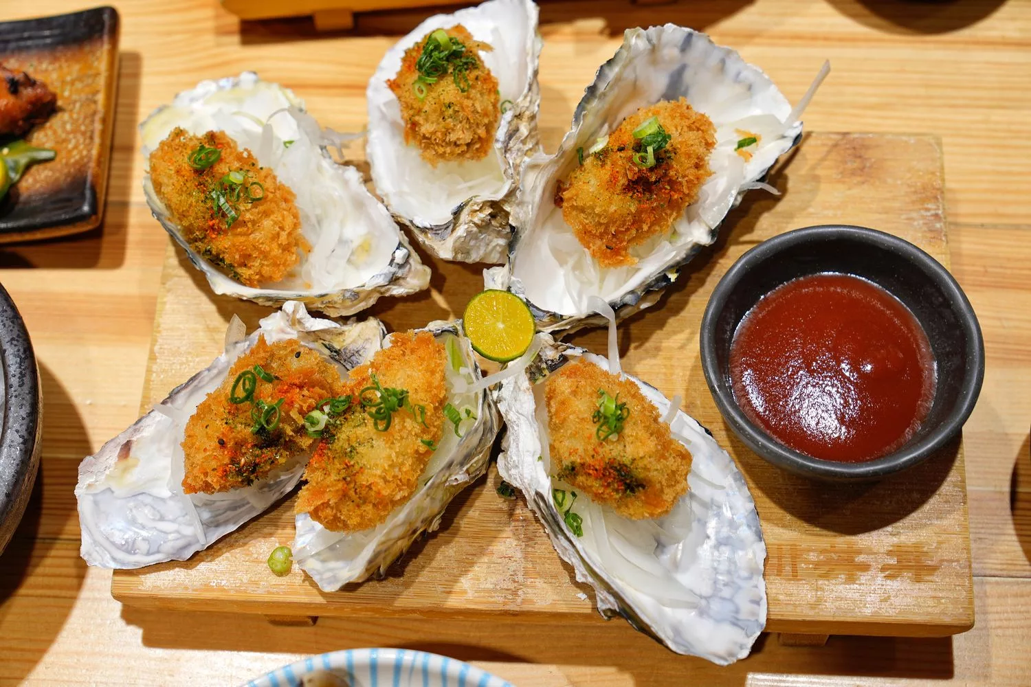 【森川丼丼嘉義店】 4.8 顆星高評價日本料理，澎湃用料氣氛很嗨! @混血珊莎的奇幻旅程