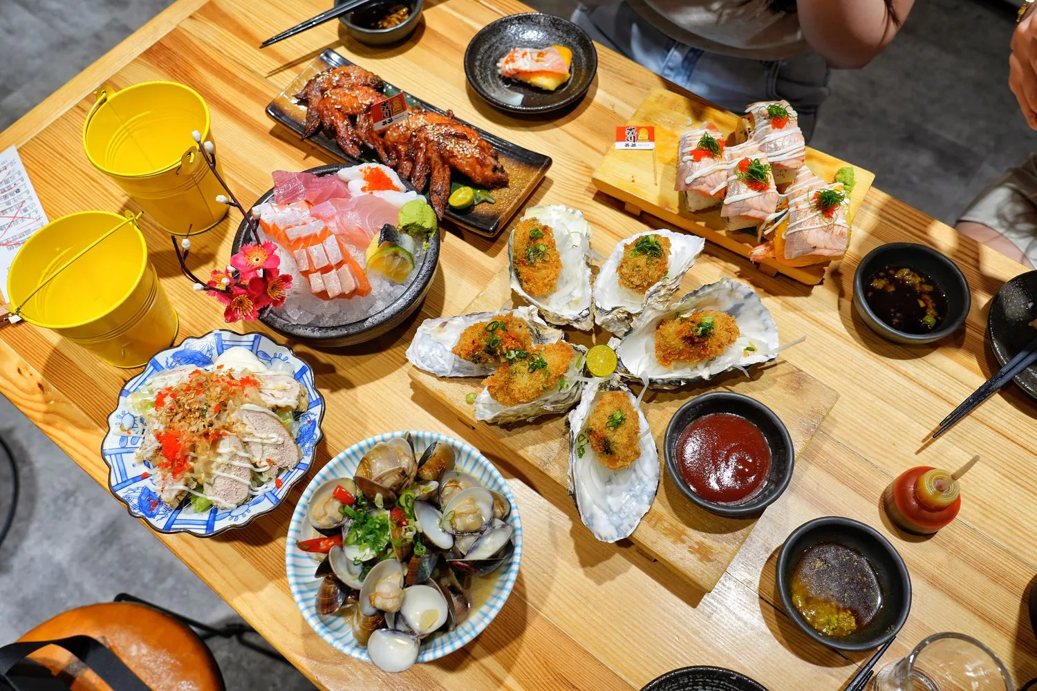 【森川丼丼嘉義店】 4.8 顆星高評價日本料理，澎湃用料氣氛很嗨! @混血珊莎的奇幻旅程