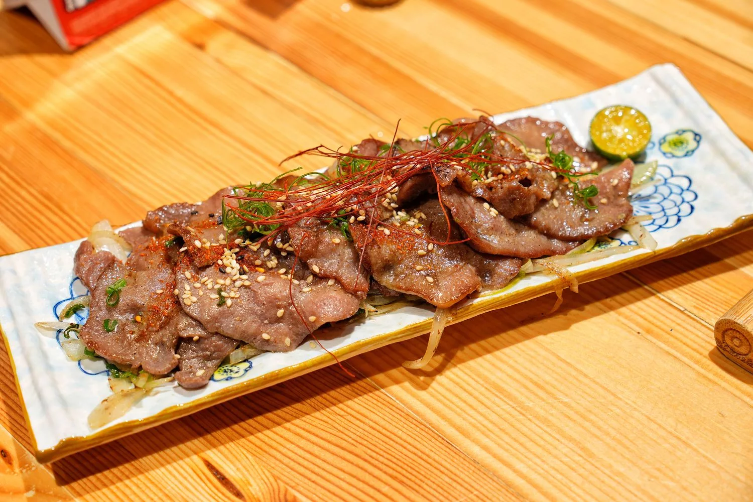 【森川丼丼嘉義店】 4.8 顆星高評價日本料理，澎湃用料氣氛很嗨! @混血珊莎的奇幻旅程