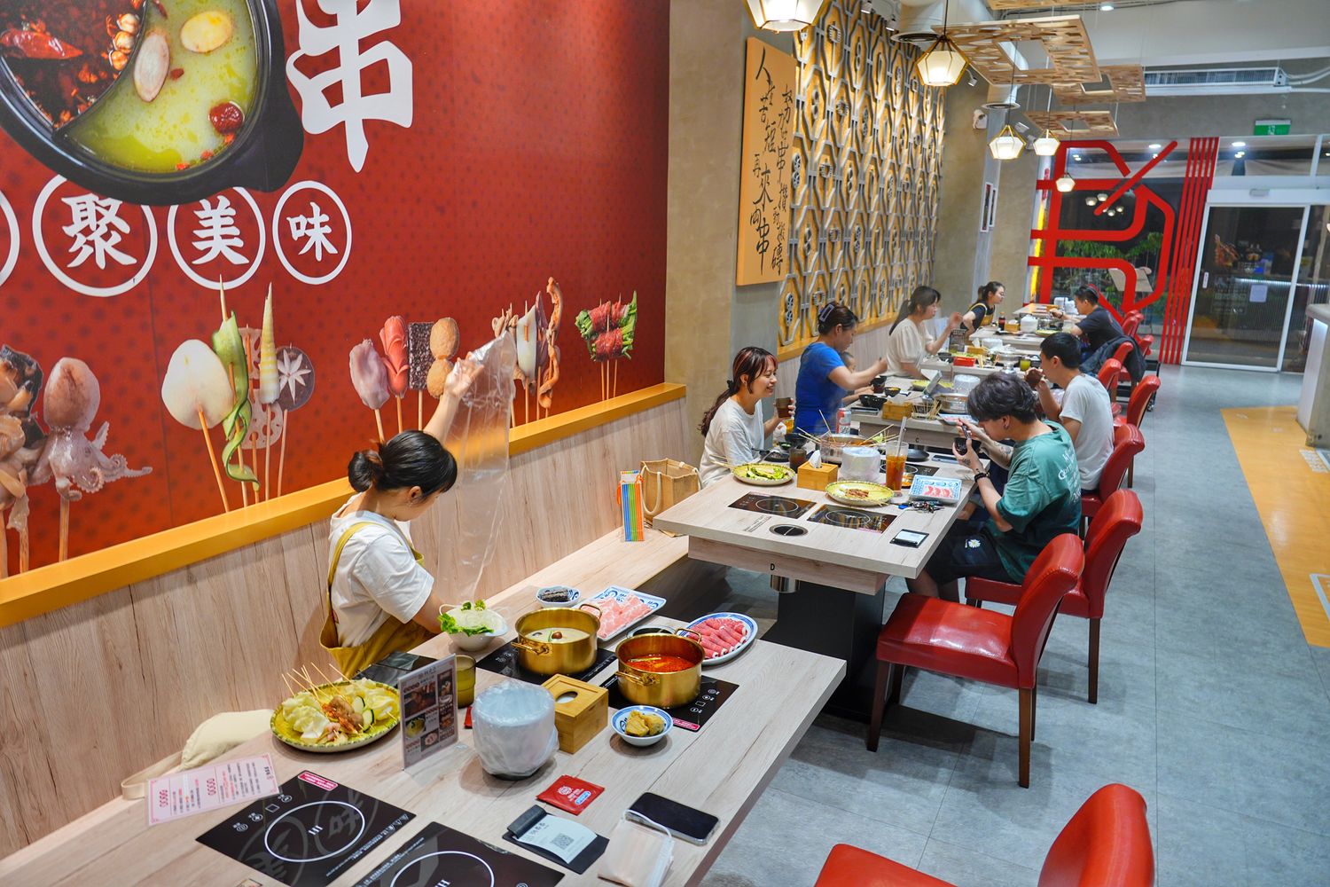 餉串串｜道地四川成都台中串串火鍋，免服務費白飯飲品無限供應! @混血珊莎的奇幻旅程