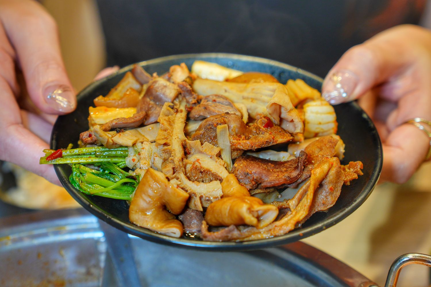 餉串串|道地四川成都台中串串火鍋,免服務費白飯飲品無限供應! @混血珊莎的奇幻旅程 餉串串|道地四川成都台中串串火鍋,免服務費白飯飲品無限供應! @混血珊莎的奇幻旅程