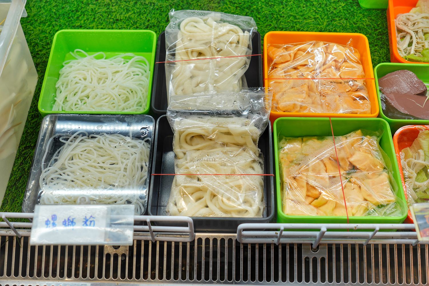 餉串串｜道地四川成都台中串串火鍋，免服務費白飯飲品無限供應! @混血珊莎的奇幻旅程