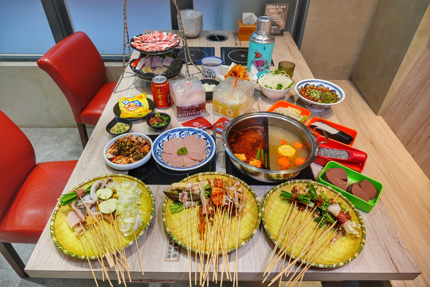 餉串串｜道地四川成都台中串串火鍋，免服務費白飯飲品無限供應! @混血珊莎的奇幻旅程