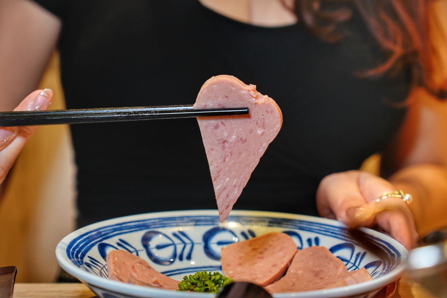 餉串串｜道地四川成都台中串串火鍋，免服務費白飯飲品無限供應! @混血珊莎的奇幻旅程