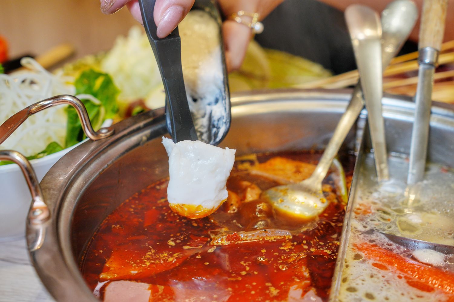 餉串串｜道地四川成都台中串串火鍋，免服務費白飯飲品無限供應! @混血珊莎的奇幻旅程
