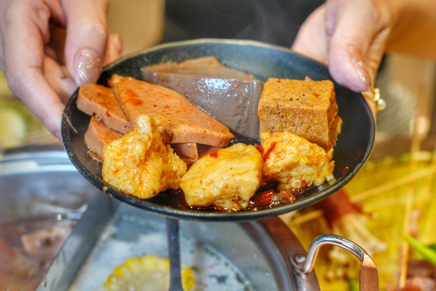 餉串串｜道地四川成都台中串串火鍋，免服務費白飯飲品無限供應! @混血珊莎的奇幻旅程