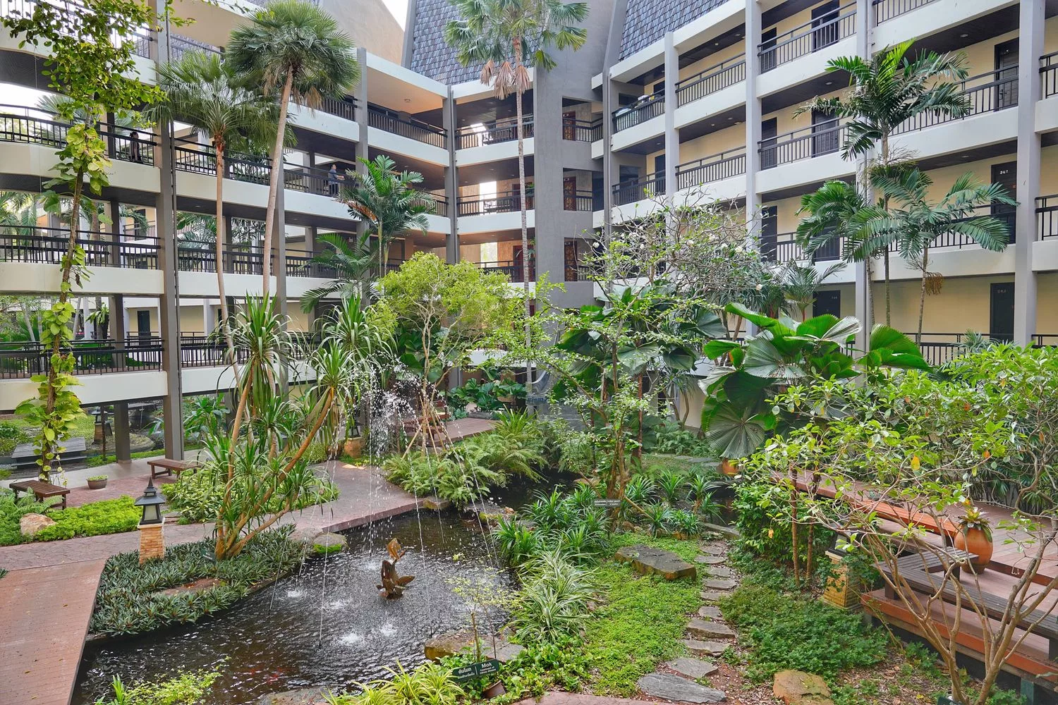 芭達雅步行街住宿 Siam Bayshore Resort Pattaya｜芭達雅暹羅海岸酒店，步行街走路1分鐘! @混血珊莎的奇幻旅程