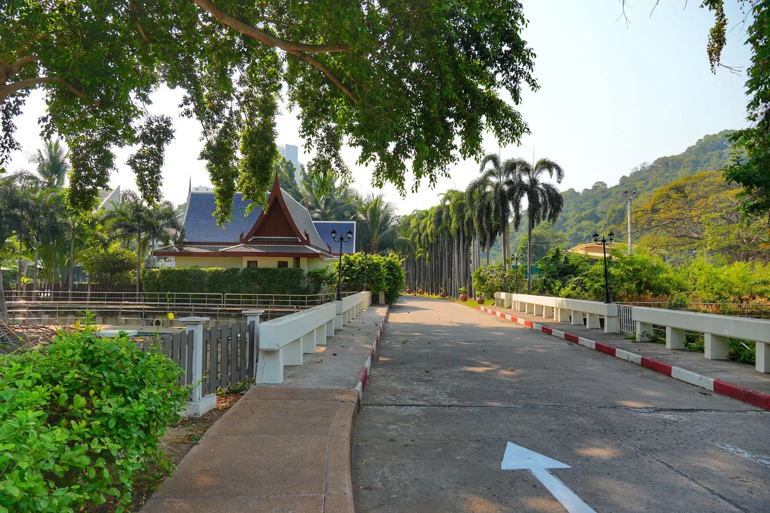 芭達雅步行街住宿 Siam Bayshore Resort Pattaya｜芭達雅暹羅海岸酒店，步行街走路1分鐘! @混血珊莎的奇幻旅程